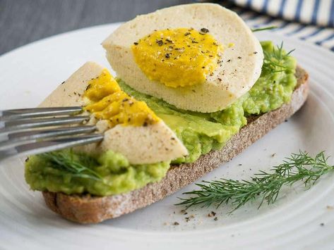 Eggs Recipes Healthy, Recipes For Avocado, Creative Egg Recipes, Egg Breakfasts, Aip Vegan, Lectin Free Foods, Egg Nutrition Facts, Clay Charm Ideas, Boiled Egg Recipes