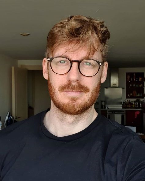 1,572 Me gusta, 42 comentarios - 🦩 (@handsome.buds) en Instagram: "#london🇬🇧 #ginger #gingerbeard #gingerhair #gingerlife #gingerlove #gingerbread #gingerpower…" Ginger Male, Red Headed Men, Men With Glasses, Man Style, Front View, Mens Glasses, Beards, Redheads, Character Inspiration