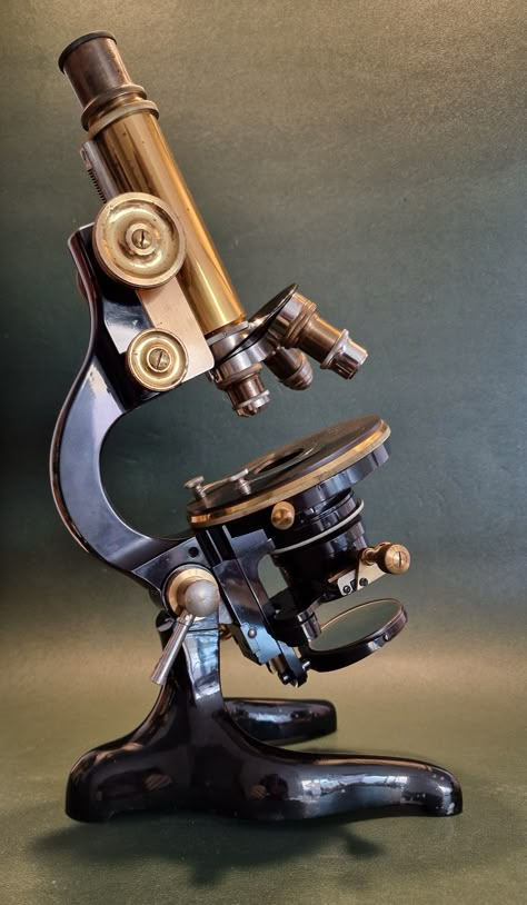 Steampunk Science Lab, Microscope Aesthetic, Vintage Microscope, Scientific Equipment, Dark Academia Home, Steampunk Character, Science Equipment, Steampunk Aesthetic, Aesthetic Objects