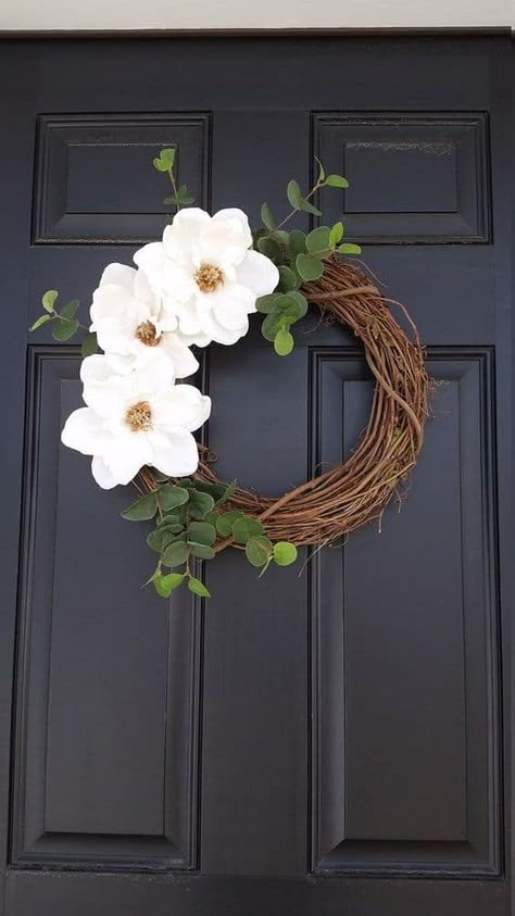 Need front door wreath ideas & inspiration, or just want to brighten your day? Try 31 Cheerful & Colorful Spring Wreaths (sure to make you smile) by thetarnishedjewelblog.com. #springwreaths #springwreathideas #frontdoorwreathideas #diyspringwreaths #diyspringwreathideas #farmhousewreaths #cottagewreaths #whimsicalwreaths #coastalwreaths Julkransar Diy, Diy Frühling, Farmhouse Style Wreath, Diy Spring Wreath, Door Wreaths Diy, Summer Door Wreaths, Front Door Wreaths, Wreath Farmhouse, Spring Door