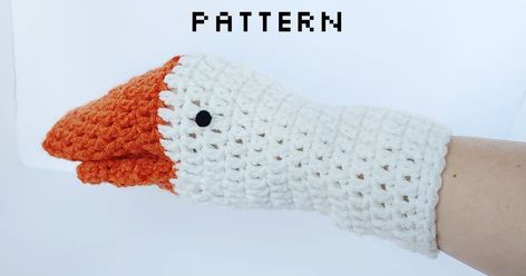 Crochet Hand Puppet, Hand Puppet Crochet, Crochet Puppets, Untitled Goose Game, Finger Puppet Patterns, Goose Game, Glove Puppets, Glove Pattern, Puppet Patterns