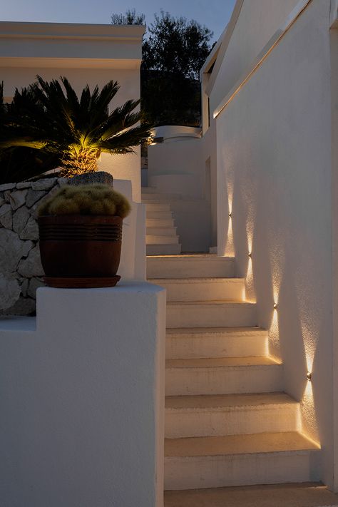 Private residence - L&L Luce&Light Stair Lighting Ideas, Stairs Lighting Ideas, Ramps And Stairs, Stairs Wall Design, Outdoor Light Ideas, The Entrance To The House, Light Stairs, Entrance To The House, Stairs Light