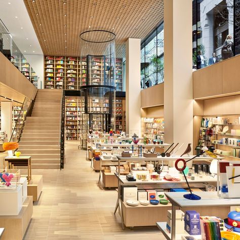 The Best Museum Gift Shops in New York City | Condé Nast Traveler Shops In New York, Gift Shop Interiors, Gift Shop Displays, Housewares Store, Museum Gift Shop, Souvenir Store, Visual Merchandising Displays, Museum Gift, Store Layout