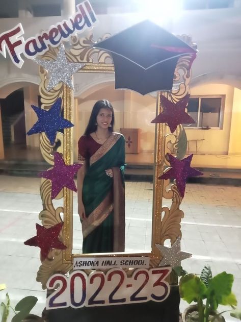 Selfie Booth Ideas For Farewell, Decoration Farewell Party, Graduation Farewell Party Ideas, Selfie Point For Farewell, Graduation Selfie Ideas, Photo Booth Ideas For School, Farewell Party Ideas School Decoration, Selfie Booth Ideas For School, Fresher Party Decoration