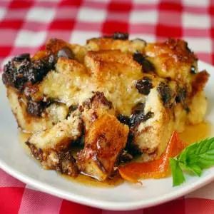 Chocolate Orange Bread Pudding with Cointreau Syrup Orange Bread Pudding, Best Pudding Recipe, Zabaglione Recipe, Croissant Bread Pudding, Easy Weekday Dinners, Meal Planing, Hot Desserts, Cooking And Baking Recipes, Chocolate And Orange