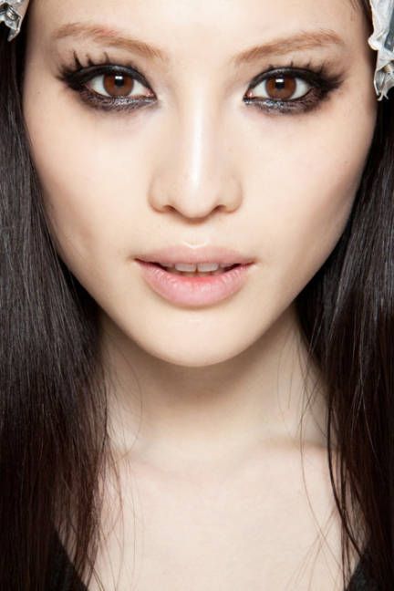 Fall 2012 Beauty Trends East Asian Eyes, Hair Shoots, 2012 Makeup, 2013 Makeup, Sui He, Makeup Therapy, Makeup Looks Ideas, Eyeshadow Ideas, Fall Beauty