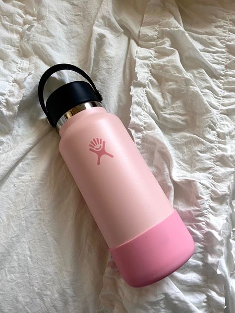 Hydro Flask Aesthetic, Flask Aesthetic, Pink Hydro Flask, Hydro Flask Water Bottle, Trendy Water Bottles, Pink Water Bottle, Travel Car, Cute Water Bottles, Pink Water