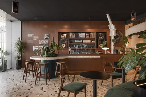 Check Out The First Listening Café & Bar In The Heart Of Kuala Lumpur - KL Foodie Vintage Coffee Design, Vintage Interior Cafe, Utah City, Listening Lounge, Japanese Coffee Shop, Wine Bar Design, Interior Design Chair, Vinyl Cafe, Listening Bar