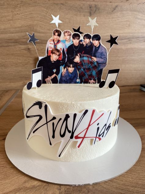 Stray Kids Cake, My Birthday Ideas, Cake Kids, Kids Birthday Theme, Kids Fans, Themed Birthday Cakes, Kids Cakes, Pretty Birthday Cakes, Cute Birthday Cakes