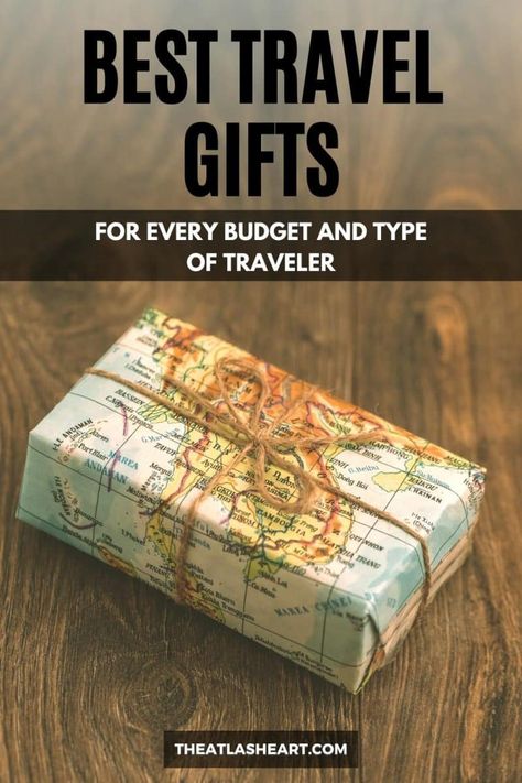 A small package wrapped in a map as wrapping paper and brown string, with the text overlay, "Best Travel Gifts." Travel Agency Gift Ideas, Bridesmaid Travel Gifts, Travel Gift For Boyfriend, Diy Gift For Traveler, Travel Gift Box Ideas, Gift For Traveling Friend, Traveling Gift Ideas, Gifts For People Who Like To Travel, Travel Gift Ideas For Him