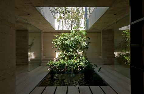 13 Stunning Inner Courtyards,Spa Querétaro / Ambrosi I Etchegaray . Image © Luis Gordoa Yoga And Meditation Space, Vstupná Hala, Indoor Courtyard, Terrasse Design, Internal Courtyard, Inner Courtyard, Patio Interior, Tropical House, Courtyard House