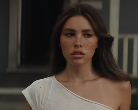 Madison Beer Silence Between Songs Aesthetic, Madison Beer Boyshit Music Video, Madison Beer Close Up, Madison Beer Spinnin Music Video, Madison Beer Music, Madison Beer Music Video, Girlie Girl, 90s Vibes, Music Music