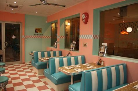 Diner Aesthetic, 1990 Style, 50s Diner, Vintage Diner, Retro Cafe, Retro Diner, American Diner, Cafe Shop, Restaurant Interior