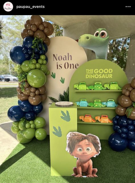 Cute Dinosaur Birthday Party, Dinosaur Themed Birthday Party Boys, The Good Dinosaur Party Ideas, 1st Baby Boy Birthday Ideas, Good Dinosaur Party Ideas, Dinosaur Birthday Party Backdrop, Dino Party Decorations, Baby Dinosaur Party, Bear Baby Shower Cake