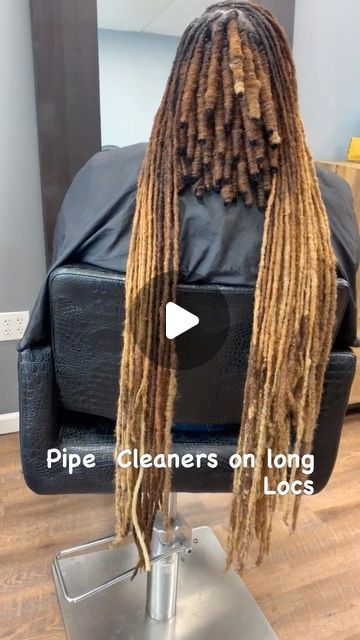 Locs With Pipe Cleaners Style, Loc Pipe Cleaner Styles, Pipe Cleaner Locs, Pipe Cleaner Curls On Locs, Flat Twist Loc Styles, Pipe Cleaner Loc Styles, Long Loc Styles Women, Locs Hairstyles For Women Long, Long Dreadlock Hairstyles