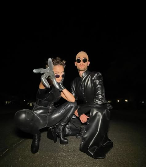 Techno Couple Outfit, Matrix Rave Outfit, Matrix Costume Women, Matrix Outfit Woman, Trinity Matrix Costume, Spy Halloween Costumes, Men In Black Costume For Women, Matrix Party, Matrix Costume