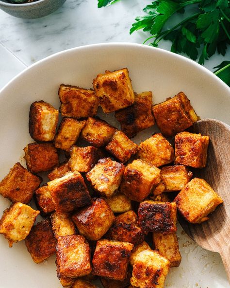 This crispy tofu recipe is the best, with crunchy sides and a tender interior! It's easy to make on the stovetop or baked. #tofu #tofurecipe #crispytofu #crispytofurecipe #easyrecipe #vegan #veganrecipe #dinnerrecipe #dinner #vegandinner #veagndinnerrecipe Stove Top Tofu, Crispy Tofu Recipes, Crunchy Tofu, Tofu Recipe, Baked Tofu, Crispy Tofu, Lets Eat, Bean Curd, Tofu Recipes