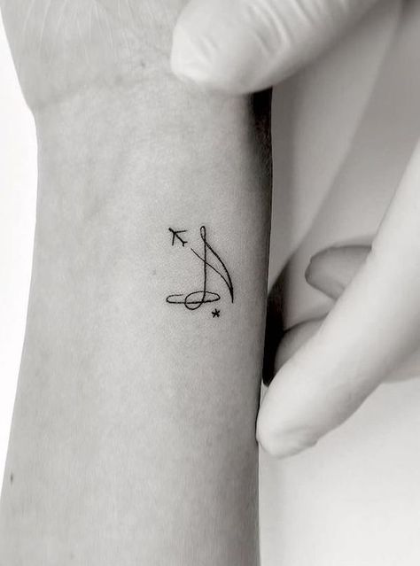 Small Tattoo For Back Women, Cute Tattoos For Women Wrist, Unique Wrist Tattoos For Women With Meaning, Tattoo For Side Wrist, Guitar Rib Tattoo, Dainty Music Tattoos For Women, Good Heart Tattoo, Tattoo Ideas Based On Songs, Star Infinity Tattoo