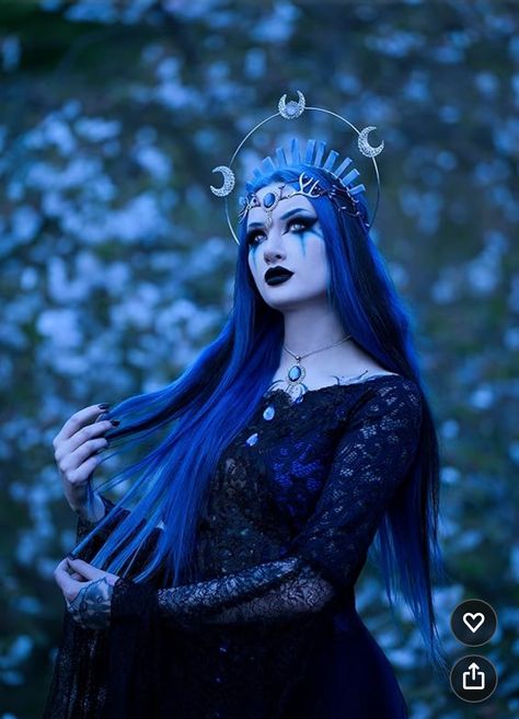 Mystic Halloween Costume, Moon Goddess Cosplay, Cosmic Witch Costume, Celestial Halloween Costume, Blue Witch Costume, High Priestess Costume, Moon Costume Women, Moon Fairy Costume, Witch Halloween Costume Aesthetic