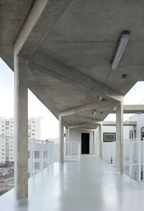 50 Housing Units / Bruther Bruther Architecture, Flat Roof Design, Concrete Column, Concrete Architecture, Column Design, Exposed Concrete, Roof Structure, Social Housing, Concrete Structure