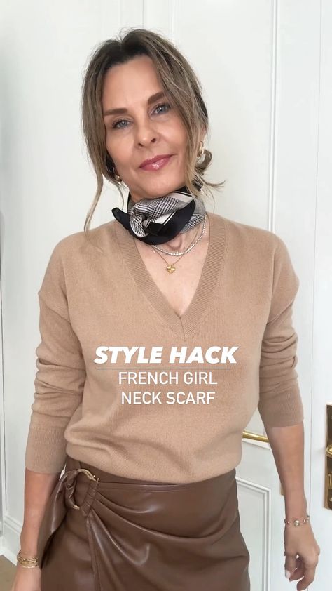 French Scarf Style, Silk Neck Scarf Outfit, Neck Scarf Outfit, Silk Scarf Outfit, Scarf Outfit Winter, French Scarf, Scarf Wearing Styles, Scarf Styling, Diy Fashion Scarf