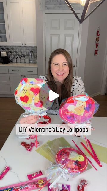 Daughter Valentines Gift Ideas Toddler, Valentine’s Day Classroom Crafts, Valentines Day Lollipop Craft, Coworkers Valentines Gifts, Valentine Lollipop Ideas Diy, Diy Lollipop Valentines For Kids, Kisses Valentines Ideas, Valentine Lollipop Ideas, Lollipop Valentine Ideas