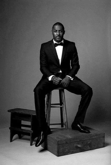 Black Men Suits, Cut Your Own Hair, Male Portrait Poses, Men Fashion Photoshoot, Studio Photoshoot Ideas, Headshot Poses, How To Cut Your Own Hair, Mens Photoshoot Poses, Studio Poses