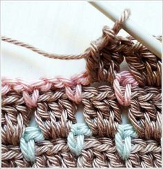 PROJECT #007: 5 REASONS WHY THE BLOCK STITCH IS THE BEST (WITH FREE PATTERNS) Crochet Block Stitch, Motifs Afghans, Block Stitch, Crochet Blocks, Crochet Tips, Stitch Crochet, Crochet Stitches Tutorial, Crochet Stitches Patterns, Crochet Afghans