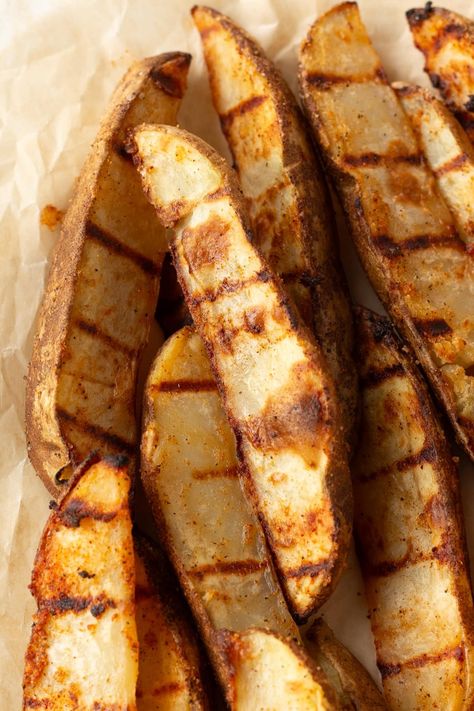 Russet Potato Wedges, Asparagus Recipes Grilled, Asparagus Recipes Easy, Grilled Potato Slices, How To Grill Asparagus, Asparagus On The Grill, Best Potato Wedges, Grill Asparagus, Potato Seasoning