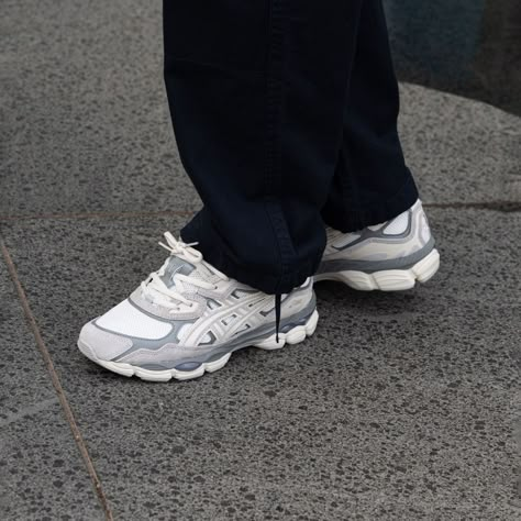 Asics Gel Nyc Outfit, Mode Zara, Kicks Shoes, All Nike Shoes, Shoe Wishlist, Dad Sneakers, Best Shoes For Men, Fresh Shoes, Mens Outfit Inspiration