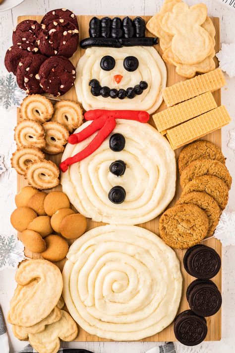 A sweet spin on the viral butter board trend, this Snowman Buttercream Board is as yummy as it is festive! Fun frosting and cookies! Buttercream Board Snowman, Snowman Frosting Board, Christmas Cookie Trays Presentation, Butter Cream Board Christmas, Cute Desserts Christmas, Snowman Treats Ideas, Holiday Party Boards, Christmas Buttercream Board Ideas, Cookie Boards For Parties