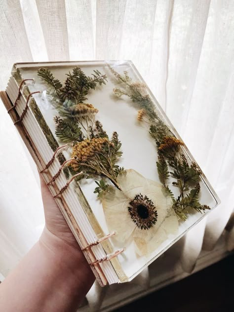 Resin Wedding, Aesthetic Notebooks, Resin Paper, 카드 디자인, Diy Resin Art, Resin Ideas, Diy Resin Crafts, Resin Projects, Stonehenge