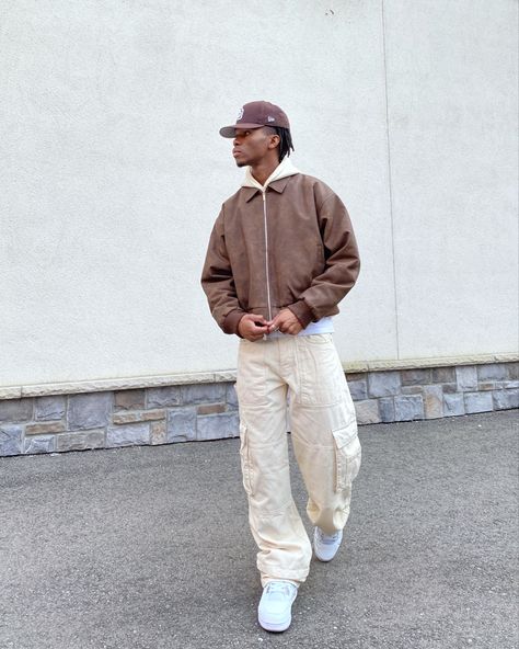 Mocha Mousse Outfit Men, Cargo Outfit Men, Brown Aesthetic Outfit, Brown Pantone, Dance Ministry, Oversized Hoodie Men, Urban Photoshoot, Cargo Outfit, Dad Vibes