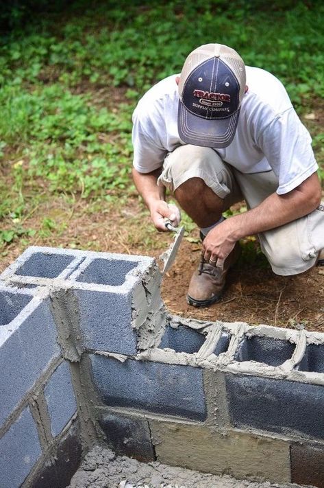 Block Fire Pit, Cinder Block Fire Pit, Backyard Fire Pit Ideas, Fire Pit Decor, Cement Ideas, Diy Outdoor Fireplace, Fire Pit Materials, Rustic Fire Pits, Backyard Fire Pit