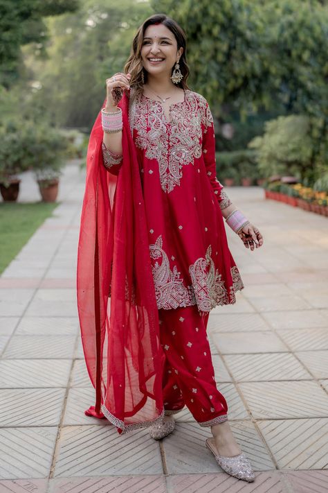 Shop for these amazing collections of Red Anarkali And Salwar Pure Silk Hand Embroidered Zardozi Work Kalpa Set For Women by Mrunalini Rao online at Aza Fashions. Mrunalini Rao Anarkali, Short Anarkali Suits With Pants, Parineeti Chopra Outfits Indian, Parineeti Chopra Outfits, Short Anarkali Suits, Red Salwar Suit, Short Anarkali, Diwali Dress, Mrunalini Rao