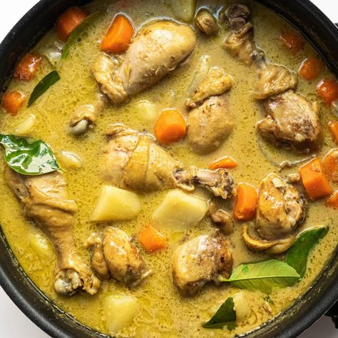 Vietnamese Coconut Chicken Curry (Cà Ri Gà) Vietnamese Curry Chicken, Ca Ri Ga, Yellow Coconut Curry, Vietnamese Curry, Yellow Curry Chicken, Curry Broth, Coconut Chicken Curry, Curry Stew, Chicken And Potatoes