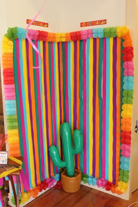 Mexican Party Diy, 60 Party Ideas, Fiesta Photo Booth Props, Mexican Party Games, Fiesta Photo Booth, Chic Party Ideas, Mexican Party Favors, Mexico Party, Mexican Birthday Parties