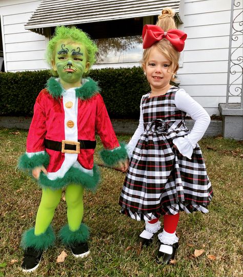 Duo Christmas Costumes, Christmas Duo Costumes, Twin Outfits For Spirit Week Boy And Girl, Christmas Twin Day Outfits, Grinch And Cindy Lou Costume Couples, Spirt Week Twin Day Ideas, Twin Day Outfits, Twin Day, Cindy Lou