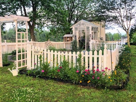 Elevate your vegetable garden with these inspiring fence ideas. From small white fences to cottage fences, discover designs that add charm, protection, and beauty to your veggie oasis. Get inspired and start gardening! #vegetablegarden #fenceideas #gardendesign Tiny Fenced In Backyard Ideas, Small White Picket Fence Garden, Backyard Fenced Garden, Fenced Off Garden Area, Small Fenced Garden Ideas, Green Picket Fence, Cute Garden Fence, Picket Fence Vegetable Garden, Garden With White Fence