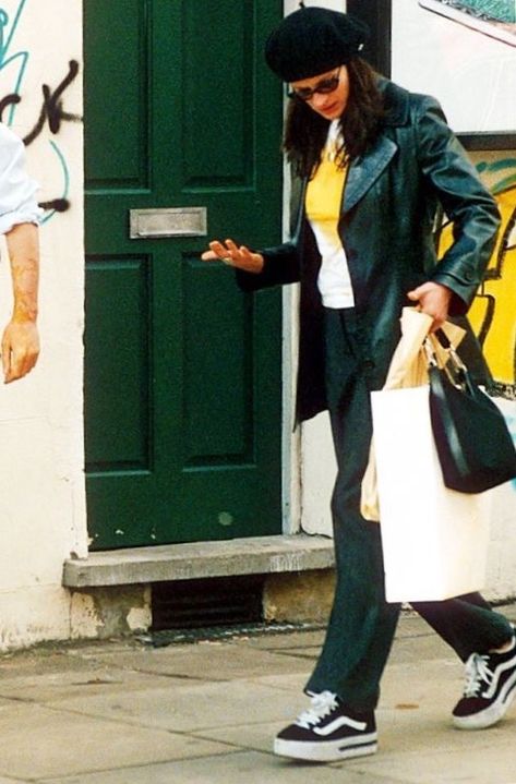 Julia Roberts in the movie Notting Hill. Julia Roberts Style, 90s Inspired Outfits, Outfits 90s, Movies Outfit, 90s Outfit, Matcha Slim, Julia Roberts, Mode Inspo, The Maker