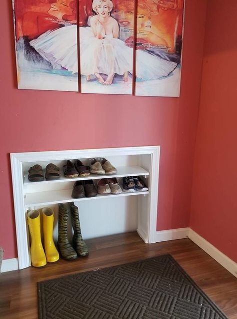 Storage solutions for the shoes in your home. A great DIY idea for an entryway mudroom. DIY storage solution for extra shoes. This space saving shoe storage is brilliant and it looks great. Keep your shoes neat and organized with this simple DIY storage idea for your home! #DIY #storage #organizing #organization #shoes #lifehack #storageideas #organizinghack #Organized #SpaceSaver #ideas #tipsandtricks Diy Space Saving, Diy Shoe Storage, Diy Space, Entryway Shoe Storage, Bedroom Organization, Small Entryways, Small Closets, Clever Storage, Diy Pallet Furniture