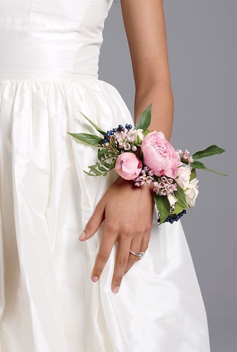 Consider swapping your bridal bouquet for a gorgeous floral corsage! Bridal Corsage, Corsage Ideas, Wedding Corsage, Wedding Corsages, Wrist Corsages, Corsage Prom, Prom Flowers, Flower Corsage, Corsage Wedding