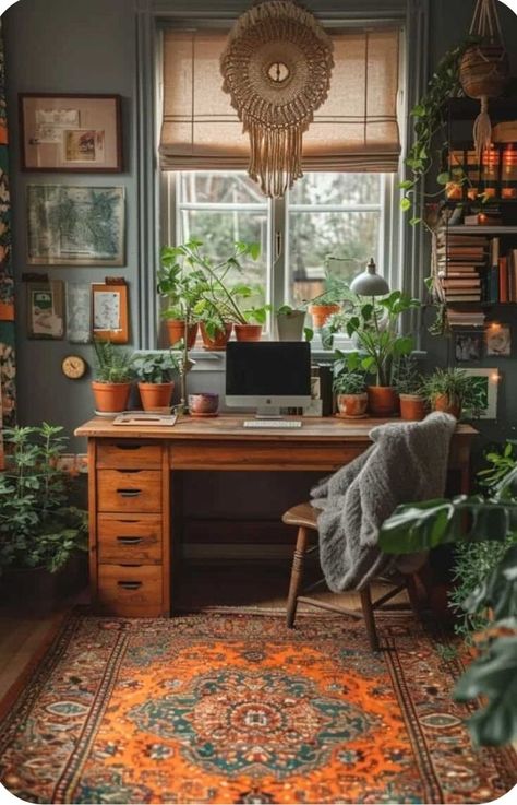 Desk With Pegboard Home Office, Office With Reading Area, Cozy Eclectic Home Office, Cool Office Setup, Home Office For Creatives, Study Room Decor Rustic, Boho Eclectic Office, Cozy Space Aesthetic, Cottagecore Aesthetic Office