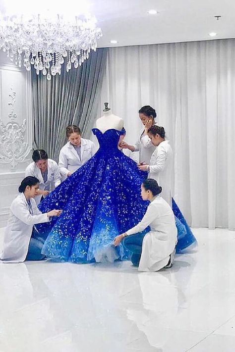 Leaf lace appliqued royal blue to ocean blue ombre designer ball gown with off-the-shoulder sweetheart neckline. Off Shoulder Ball Gown, Blue Ball Gowns, Quinceanera Dresses Blue, Pretty Quinceanera Dresses, Blue Wedding Dresses, Gowns Prom, Cute Prom Dresses, Ball Gowns Evening, Pretty Prom Dresses