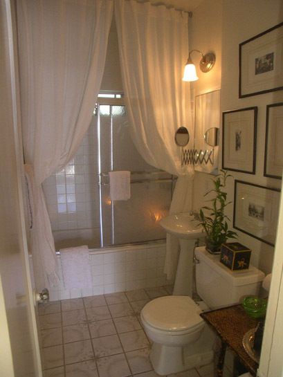 Gauzy floor to ceiling shower curtains, and definitely prettier than the standard sliding glass doors! Makeover Kamar Mandi, Floor To Ceiling Curtains, Small Apartment Bathroom, Ceiling Curtains, Bad Inspiration, Custom Bathroom, Small Apartment Decorating, Apartment Bathroom, Bathroom Spa