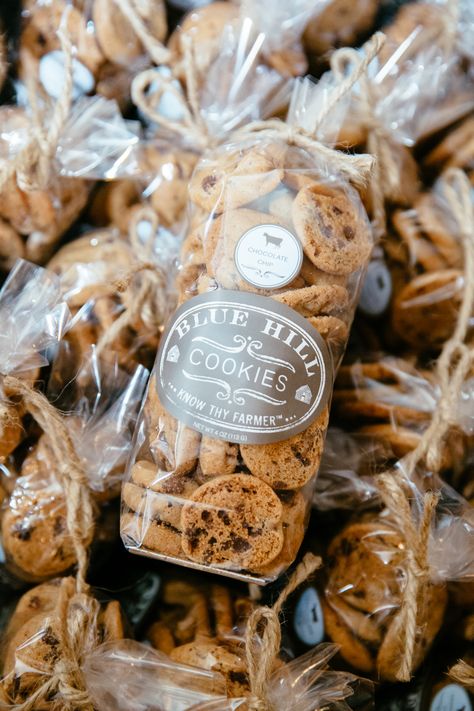 Cookie Shipping Ideas, Baked Good Package, Bakery Giveaway Ideas, Chocolate Chip Cookie Display, Packaging Ideas For Baked Goods, Chocolate Chip Cookies Packaging, Cookies Business Ideas, Mini Cookies Packaging, Creative Cookie Packaging