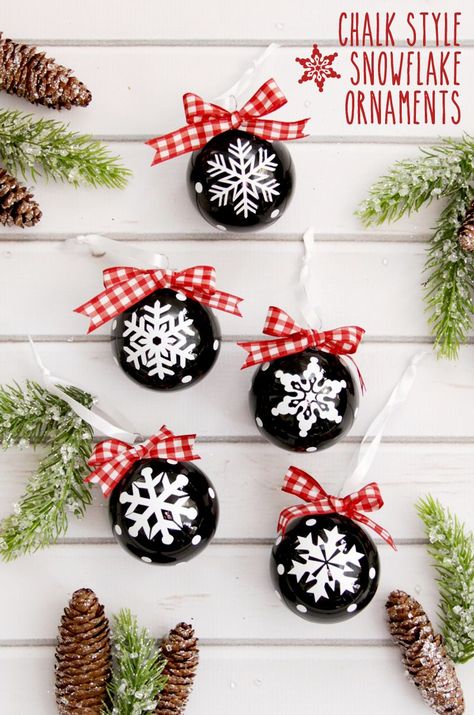 Chalk Style Snowflake Ornaments Craft Night Projects, Snowflake Ornaments Diy, Vinyl Ornaments, Easy Ornaments, Diy Christmas Lights, Christmas On A Budget, Gift Toppers, Christmas Mantels, Snowflake Ornaments