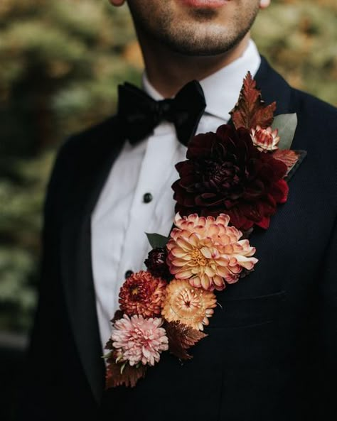 Lapel Flower Wedding, Flowers Costume, Lapel Flower, Pnw Wedding, Victorian Wedding, Cute Wedding Ideas, Groomsmen Attire, Gay Wedding, Wedding Mood