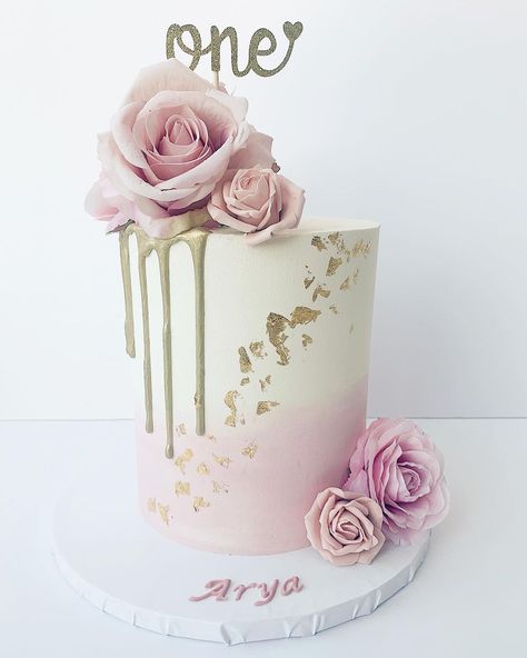 First Birthday Cake Buttercream, Pink Ombre Birthday Cake, 16th Birthday Cake For Girls, Pink And White Cake, Birthday Cake For Women Simple, Birth Cakes, Ombré Cake, Birthday Cake Roses, Pink Ombre Cake