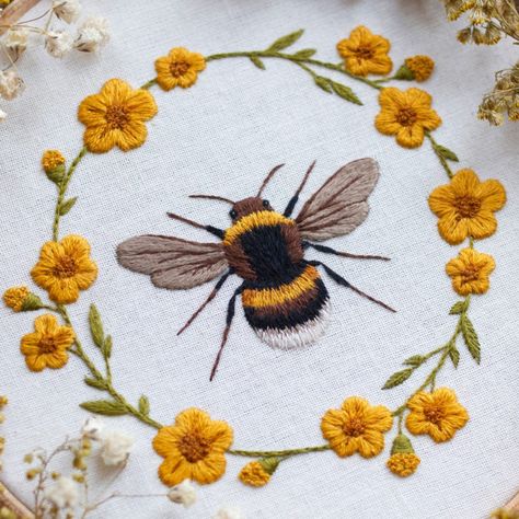 Magical Butterflies and Insects Stitched in Dense Thread Paintings by Emillie Ferris | Colossal Bee Embroidery, Hand Embroidery Kit, Embroidery Patterns Vintage, Thread Painting, Hand Embroidery Pattern, Sewing Embroidery Designs, 자수 디자인, Hand Embroidery Art, Embroidery Hoop Art